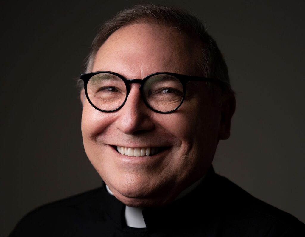 Padre Eugênio Pacelli lança dois livros em Fortaleza