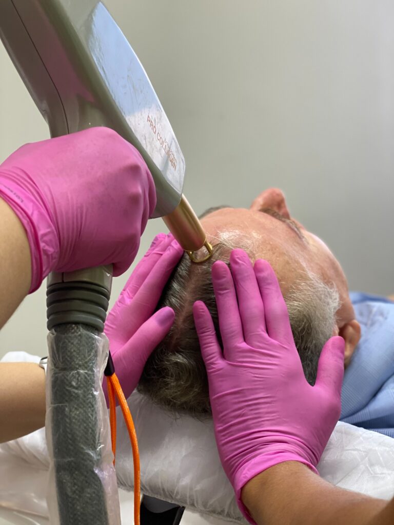 Médica da be.U Clinic oferece mentoria individual em medicina capilar